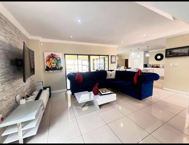 4 BEDROOM HOUSE FOR SALE IN BLUE VALLEY GOLF ESTATE